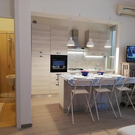 Appartamento Scilla Monolocale - Sulla Spiaggia Di Rimini Bagian luar foto